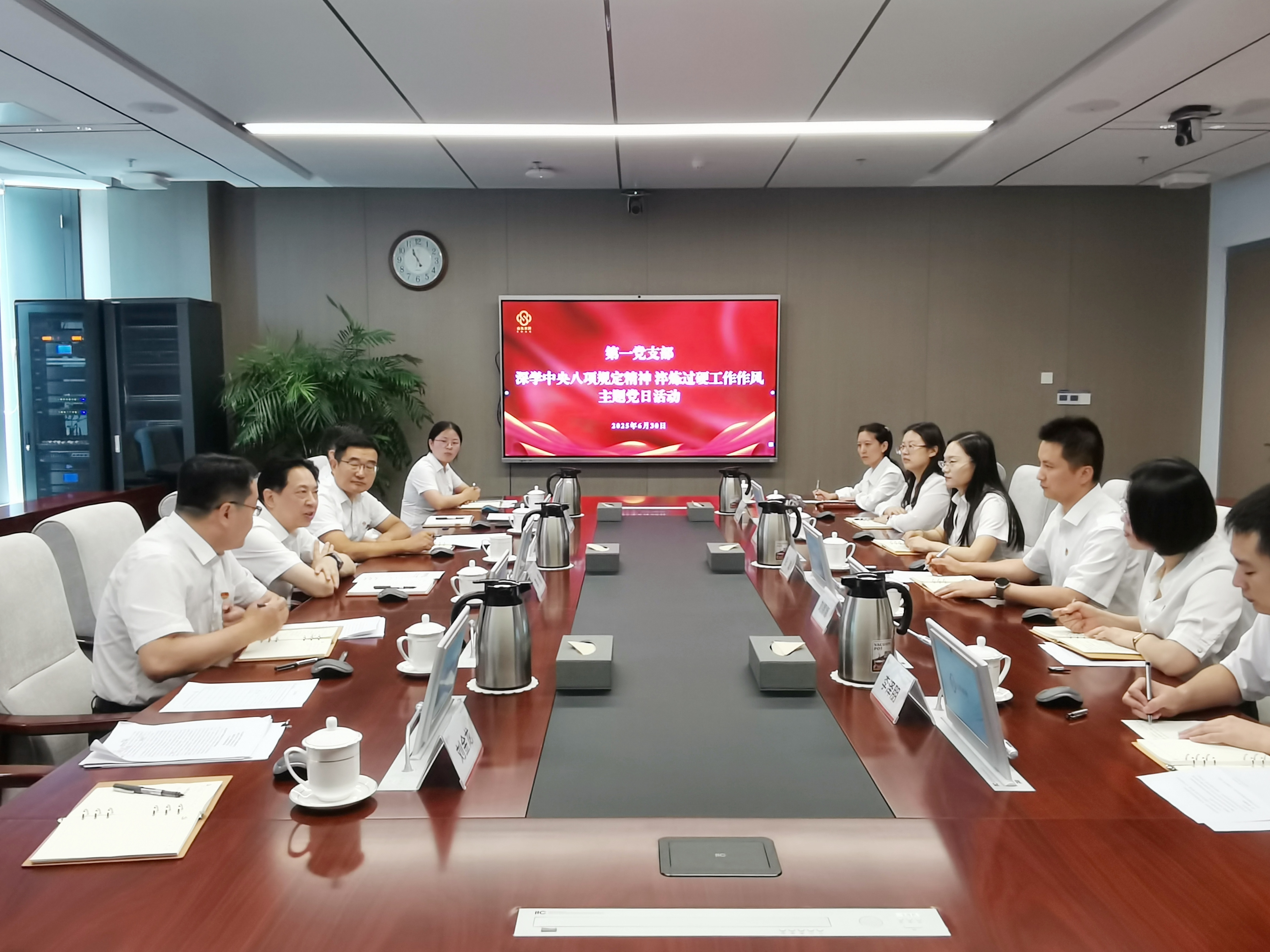 李航以普通黨員身份參加所在黨支部深入貫徹中央八項(xiàng)規(guī)定精神學(xué)習(xí)教育專題學(xué)習(xí)會
